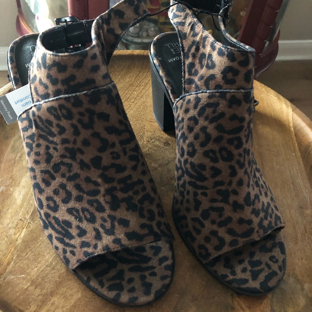 Leopard open toe mule